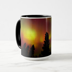 Taza Aurora boreal y árboles