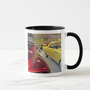 Taza Automóviles antiguos en el Museo del Automóvil d
