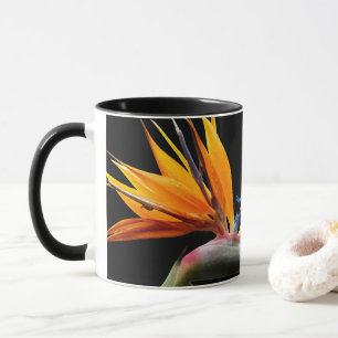 Taza Ave naranja de la planta de paraíso floreciente