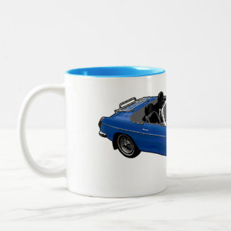 Taza azul del automóvil descubierto