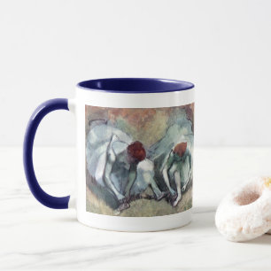 Taza Bailarinas atándose los zapatos por Edgar Degas