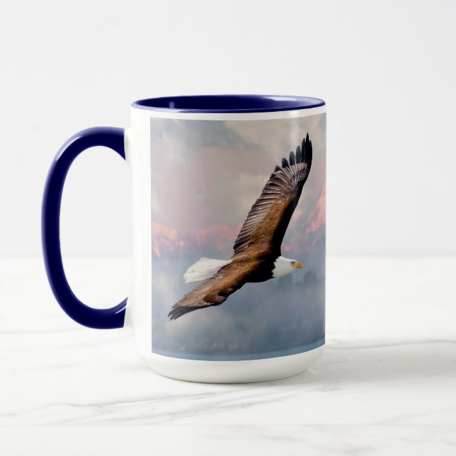 Taza Bald Eagle Flying Over Snowcapped Mountains Blue (Izquierda)