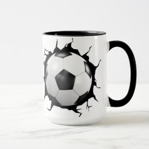 Taza Balón de fútbol atravesando una pared