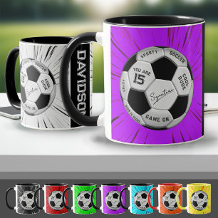 Taza Balón de Fútbol Rosa Personalizado con Edad y Nomb