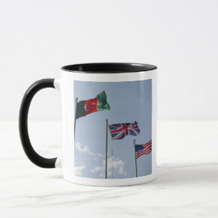 Taza Bandera BRITÁNICA entre el afgano y las banderas