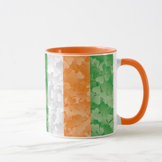 Taza Bandera de Irlanda con un patrón de shamrock (Derecha)
