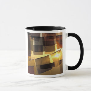Taza Banderas de oración budistas en la puesta del sol,