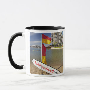 Taza Banderas y tabla de rescate de surf