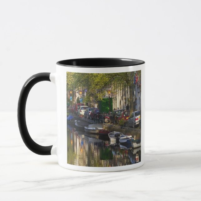 Taza Barcas y edificios a lo largo de la franja del can (Izquierda)