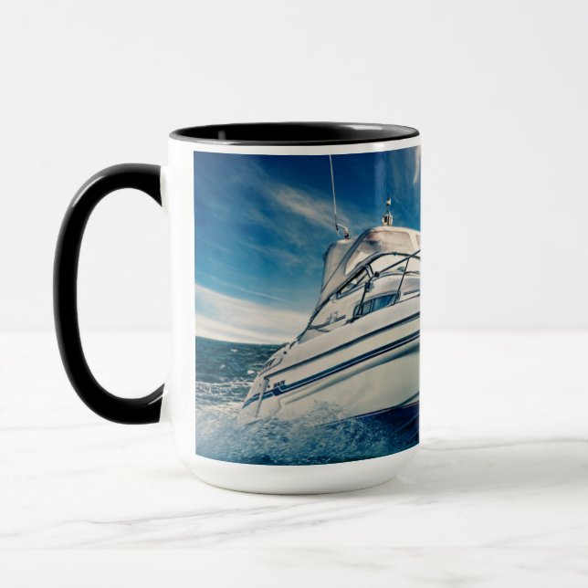 Taza Barco del poder que entra en el puerto de (Izquierda)