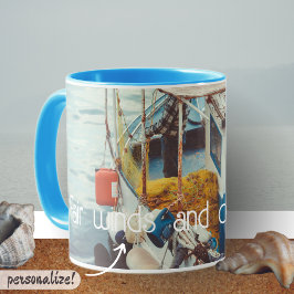 Taza Barco pesquero en la costa mediterránea