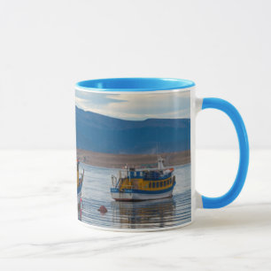 Taza Barcos turísticos en la bahía de Seno Ultima Esper