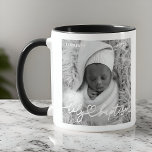 Taza Bautismo sagrado Moda elegante moderna foto del be<br><div class="desc">Este diseño simple y moderno se compone de tipografía de la serif y agrega una foto del personalizado,  añade el nombre del bebé y el mes y año del bautismo</div>