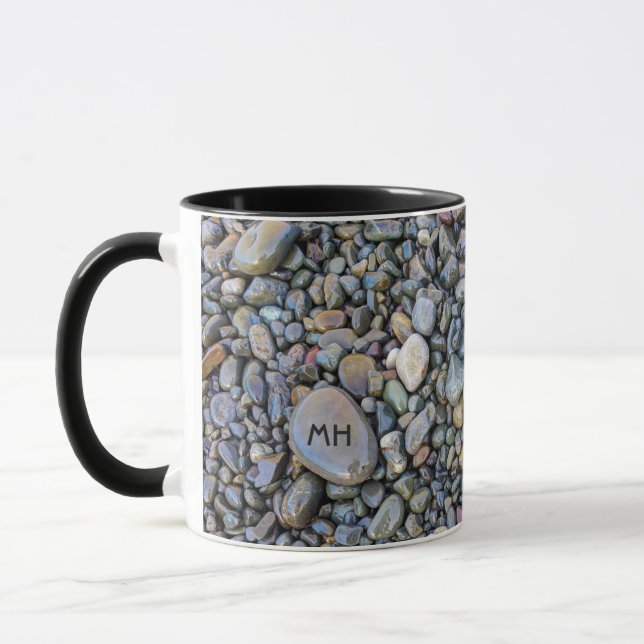 Taza Beach Pebbles personalizado monograma mugs (Izquierda)