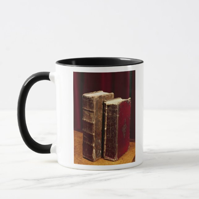 Taza Biblias que pertenecen a señor Byron y Augusta (Izquierda)