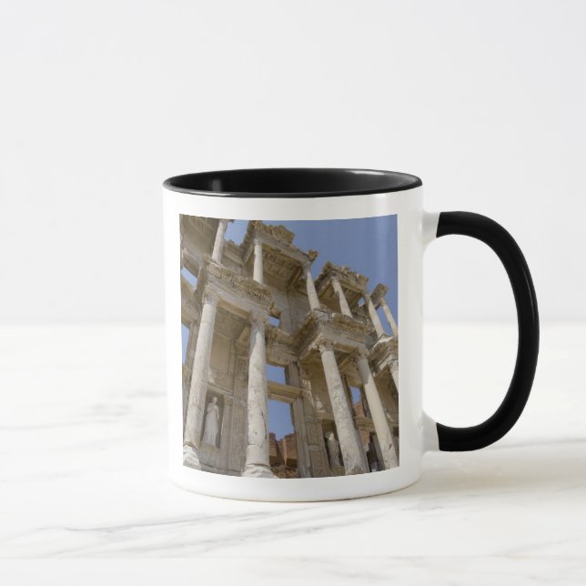 Taza Biblioteca de Celso, construida en 114-117 d.C. (Derecha)