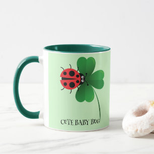 Taza Bicho rojo lindo en niños con hojas de suerte