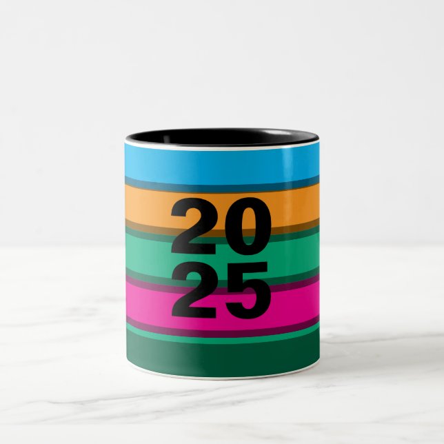 Taza Bicolor 2025 Líneas Coloridas Negrita (Centro)