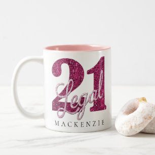 Taza Bicolor 21 y legal Fun Pink Faux Purpurina 21 cumpleaños