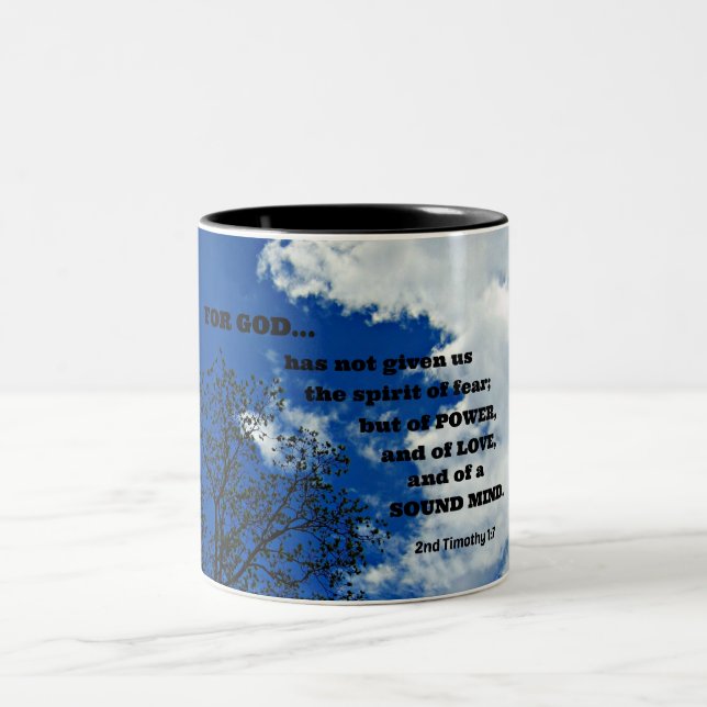 Taza Bicolor 2.º Timoteo 1:7 Porque Dios no nos ha dado...... (Centro)