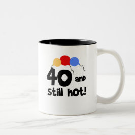 Taza Bicolor 40 y aún caliente