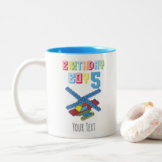 Taza Bicolor 5.º Cumpleaños Bloques de Edificios Personalizados (Con donut)