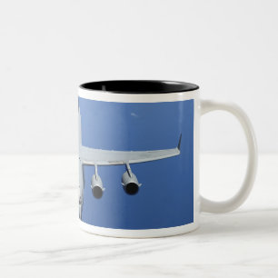 Taza Bicolor A.C. - 17 Globemaster III se acerca al auge