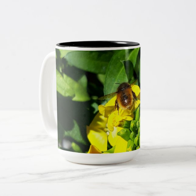 Taza Bicolor Abeja a las flores amarillas (Anverso izquierdo)