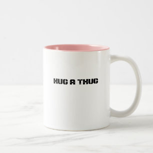 TAZA BICOLOR ABRACE A UN GAMBERRO