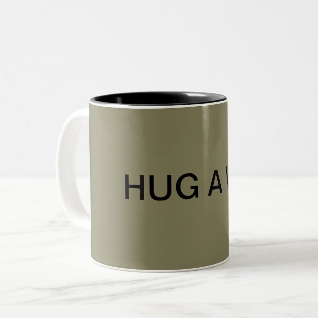 Taza Bicolor Abrazo A Vet (Anverso izquierdo)