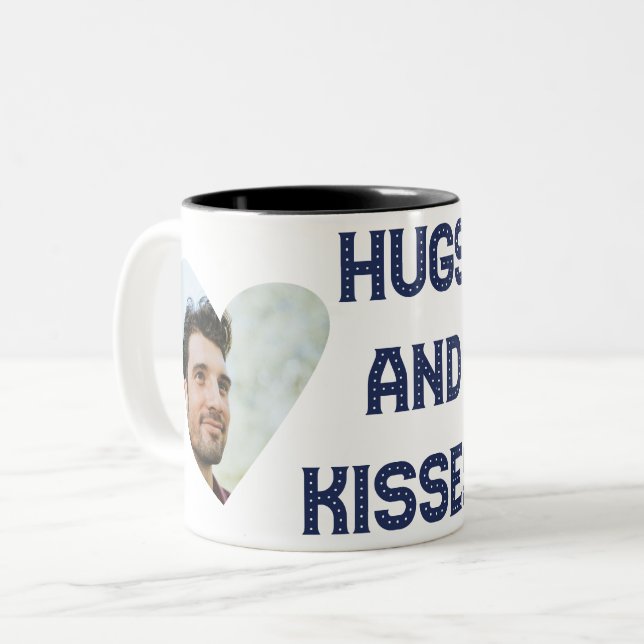 Taza Bicolor Abrazos y besos (Anverso izquierdo)