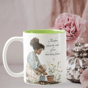 Taza Bicolor Acuarela mamá plantando una semilla para el Día de