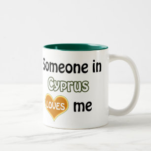 Taza Bicolor Alguien en Chipre me ama