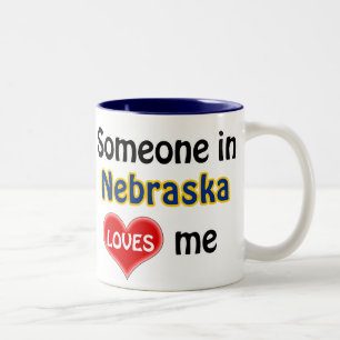 Taza Bicolor Alguien en Nebraska me ama