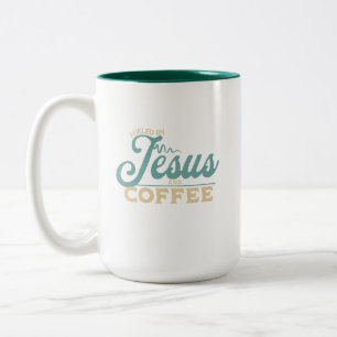 Taza Bicolor Alimentado por Jesús y el diseño cristiano del caf
