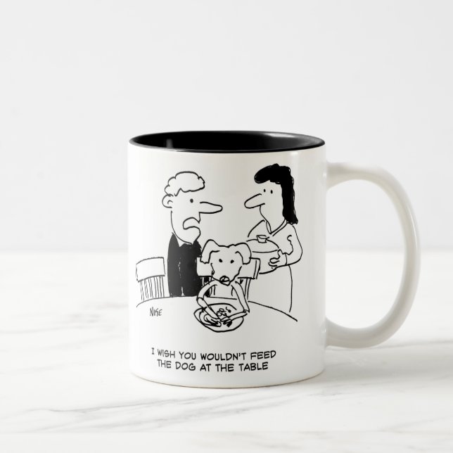 Taza Bicolor Alimentando a un perro en la mesa (Derecha)