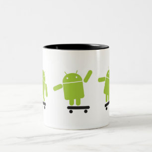 Taza Bicolor Androide que anda en monopatín