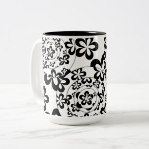Taza Bicolor Anillos y Flores en Blanco y Negro