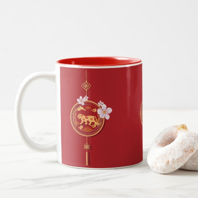 Taza Bicolor Año nuevo chino 2022 del tigre. (Con donut)