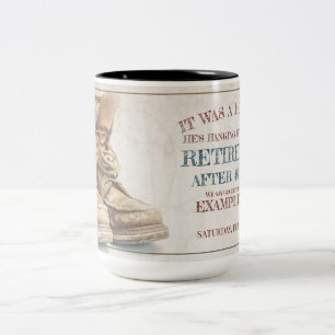 Taza Bicolor Anuncio de jubilación con botas viejas V2.0