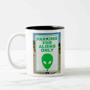 Taza Bicolor Aparcamiento De Arte Extranjero Sólo Para Extranje