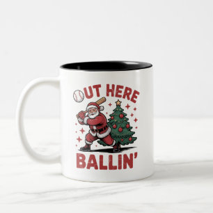 Taza Bicolor Aquí afuera Santa jugando béisbol Navidad