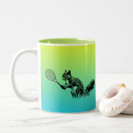 Taza Bicolor ardilla con raqueta de tenis de fondo tropical