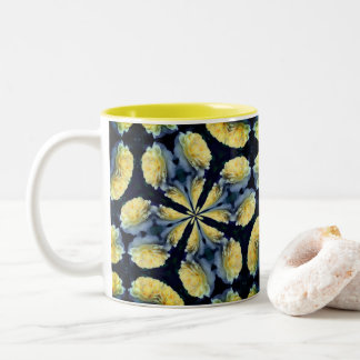 Taza Bicolor Arte de flores amarillas en Kaleidoscope
