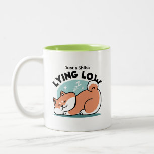 Taza Bicolor Arte Shiba Inu relajado: Solo un Shiba bajo tierra