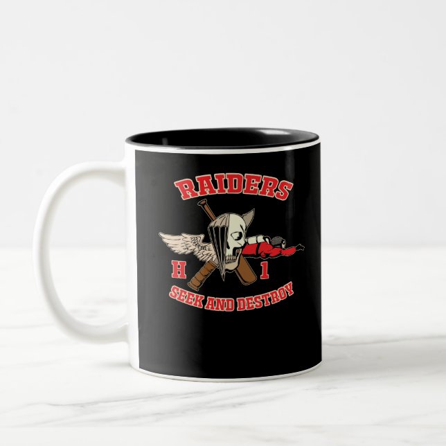 Taza Bicolor Asaltantes entrenados para la lucha cuerpo a (Izquierda)