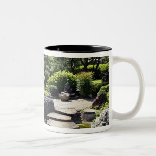 Taza Bicolor Asia, Japón, Tokio. El jardín japonés en el
