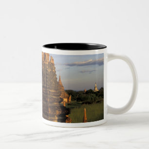 Taza Bicolor Asia, Myanmar, Bagan. Antiguos templos y