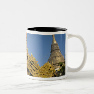 Taza Bicolor Asia, Myanmar, Yangon. Estupa dorada de Shwedagon