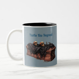 Taza Bicolor Ataúd y Calaveras Divertido Halloween espeluznante